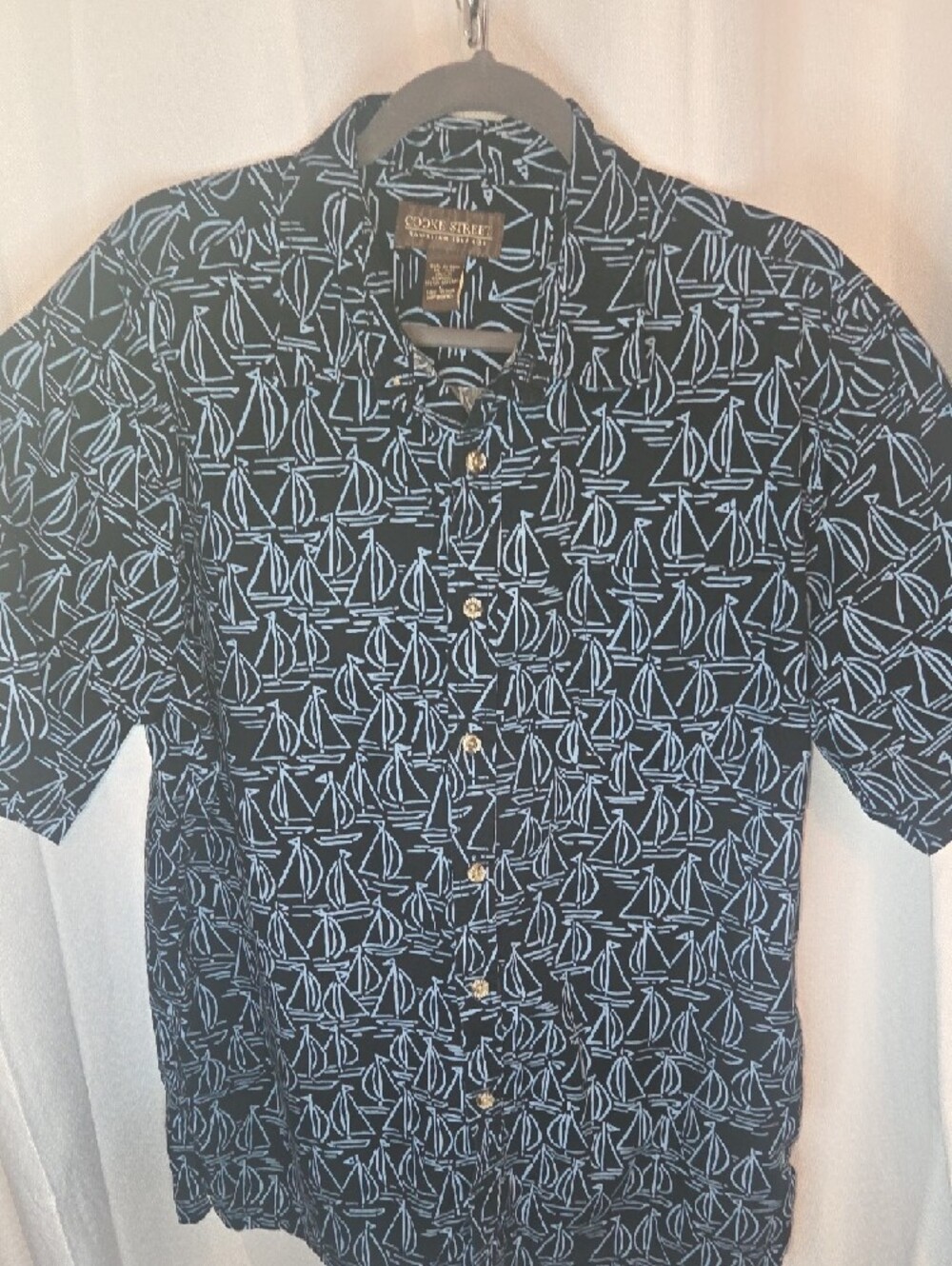 Cooke Street Hawaiian Island-Navy Sailboat Print Short-Sleeve Shirt- Large - Picture 4 of 5